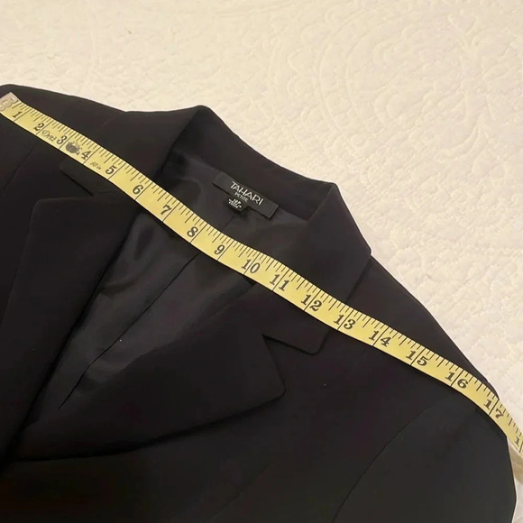 Tahari Lace Blazer Women’s 12 P Dressy Event Jacket Shoulder Pads Black Classic - Picture 13 of 16